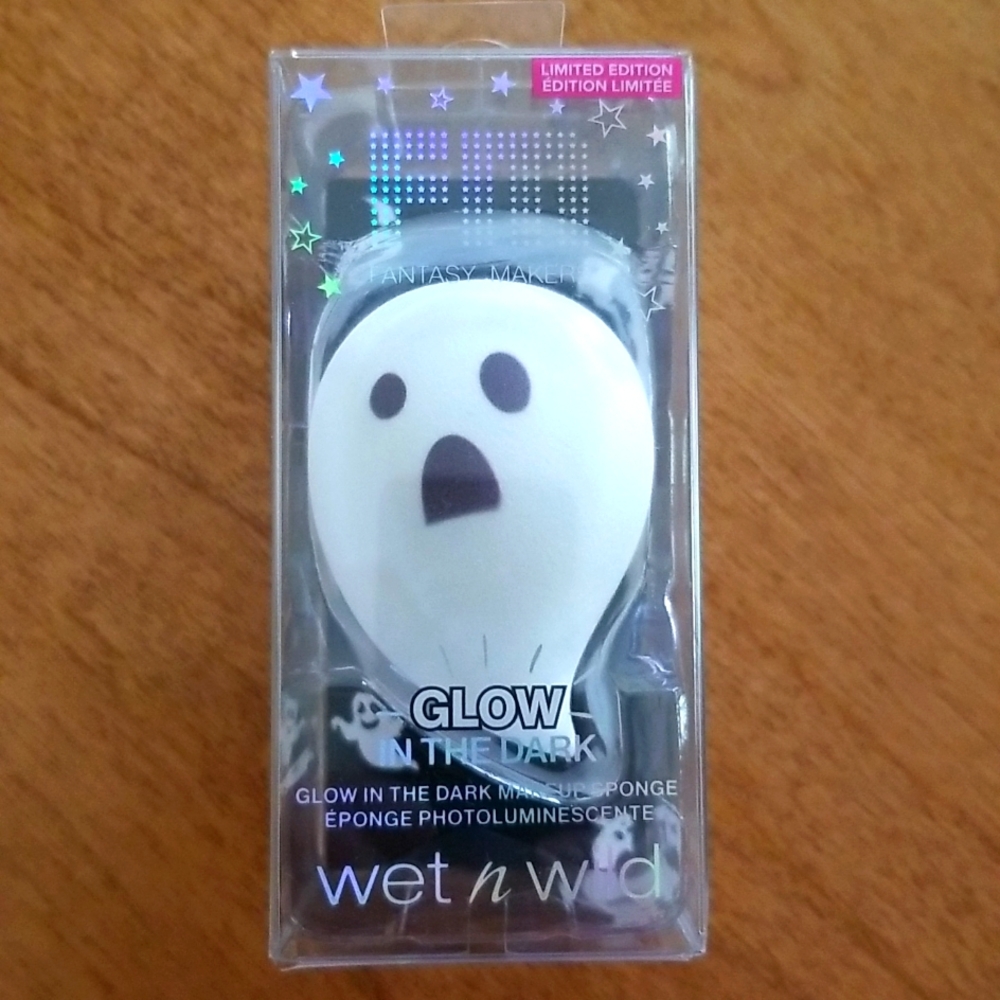 👻WET n WILD GLOW IN THE DARK MAKEUP SPONGE 👻